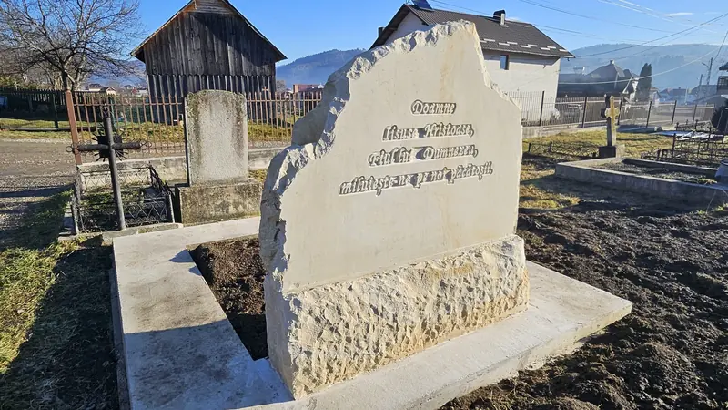 27. Monument